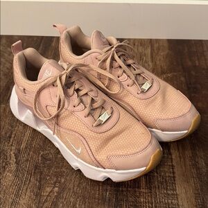 Nike Women’s RYZ 365 ll Shoes Size: 9.5